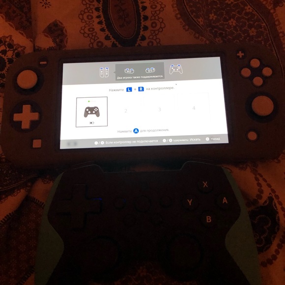 Used 1 week, it goes with original nintendo case and bag+ pro controller+Diablo3